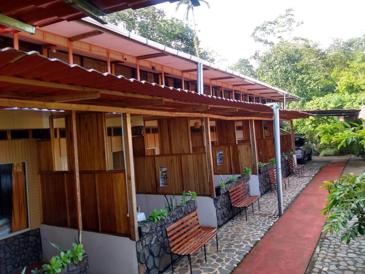 Hotel Green Mountain ตูร์เรียลบา ภายนอก รูปภาพ
